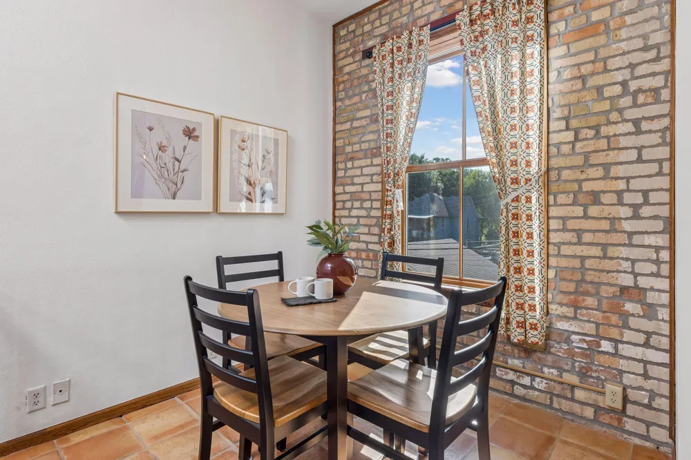 3524 Hennepin Avenue #4 Minneapolis, MN 55408