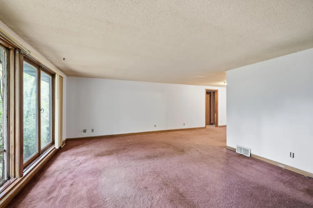 1045 Mcknight Road S Saint Paul, MN 55119