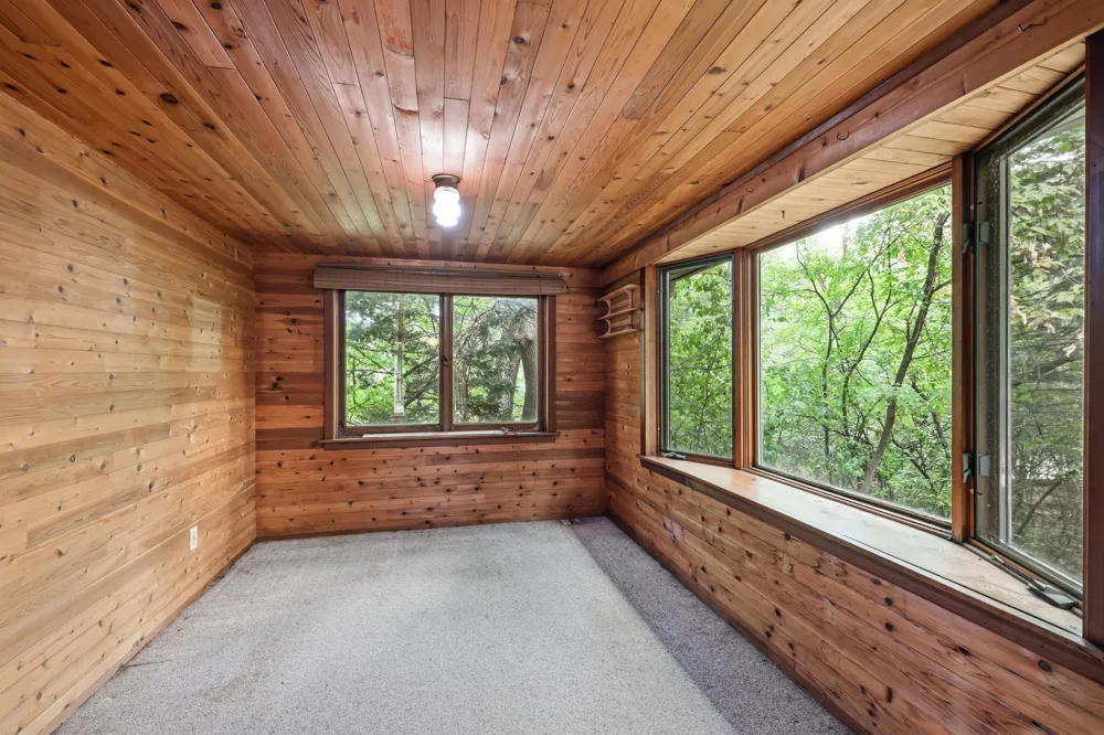 1045 Mcknight Road S Saint Paul, MN 55119