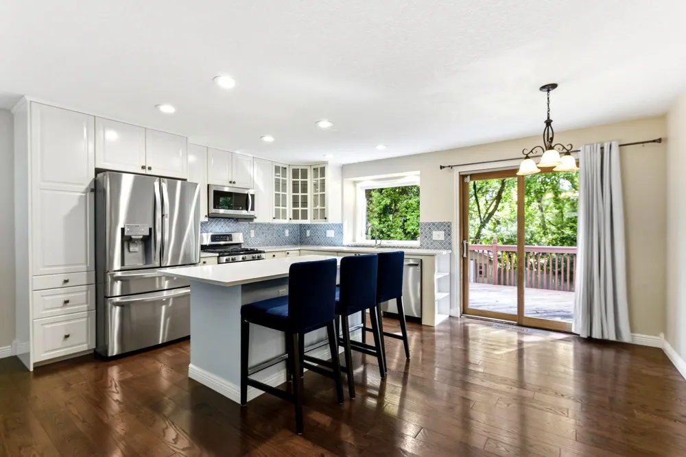 7064 Springhill Circle Eden Prairie, MN 55346