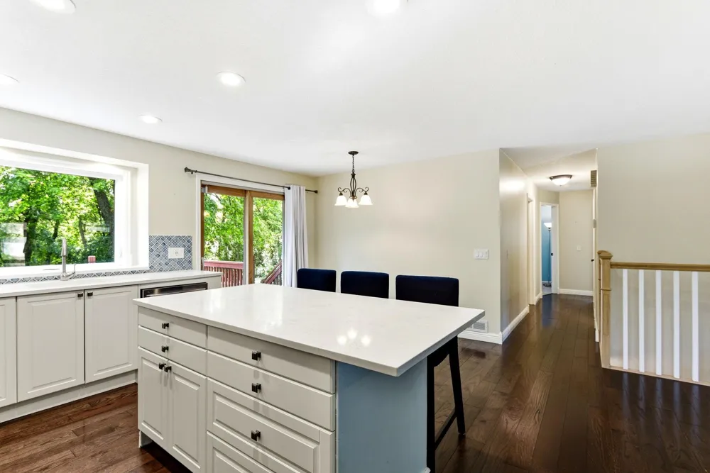 7064 Springhill Circle Eden Prairie, MN 55346