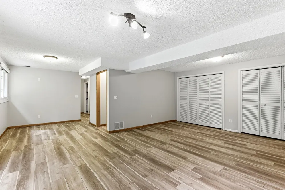 7064 Springhill Circle Eden Prairie, MN 55346