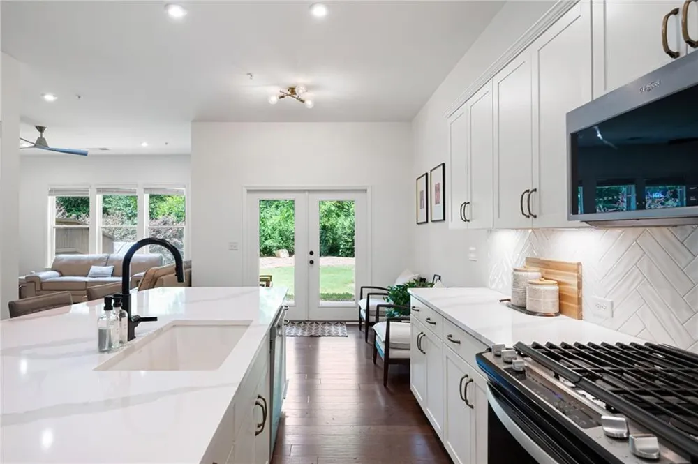 203 Holden Way Woodstock, GA 30189