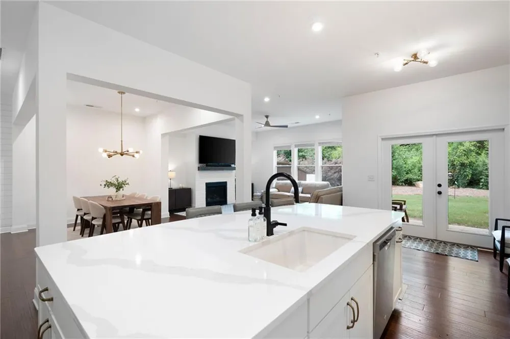 203 Holden Way Woodstock, GA 30189