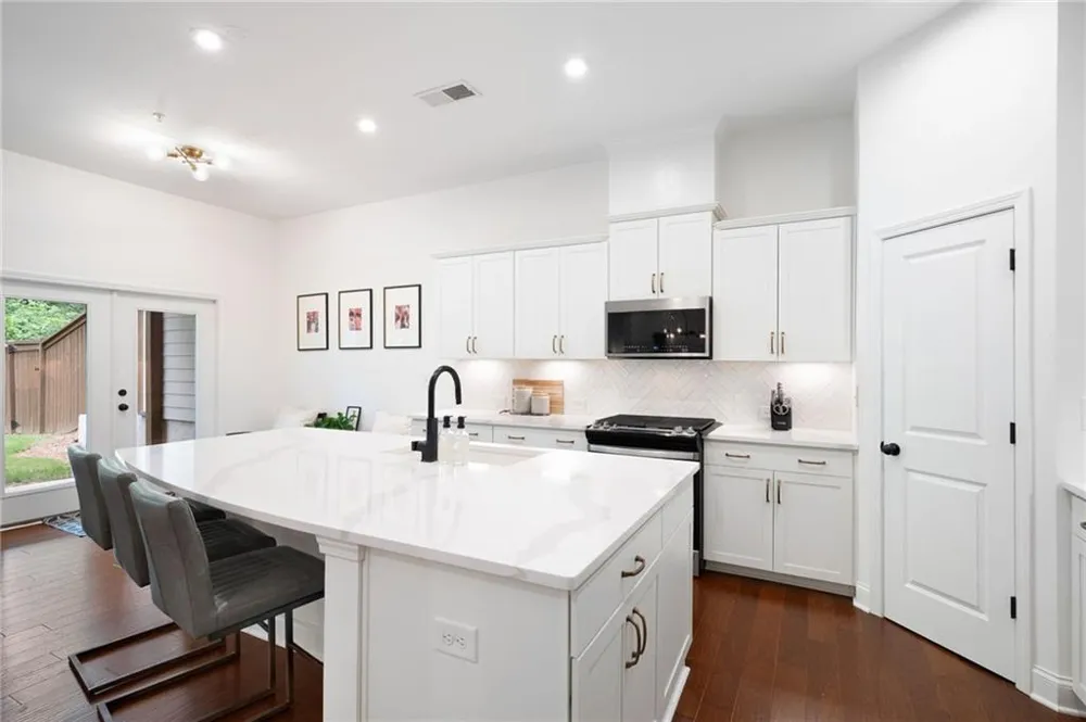 203 Holden Way Woodstock, GA 30189