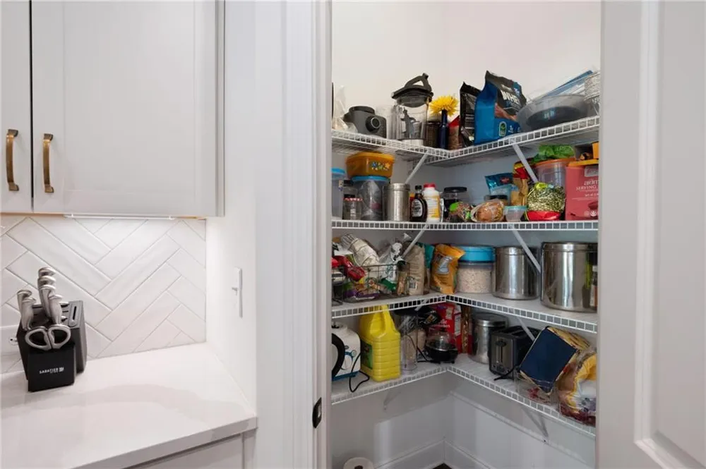 203 Holden Way Woodstock, GA 30189