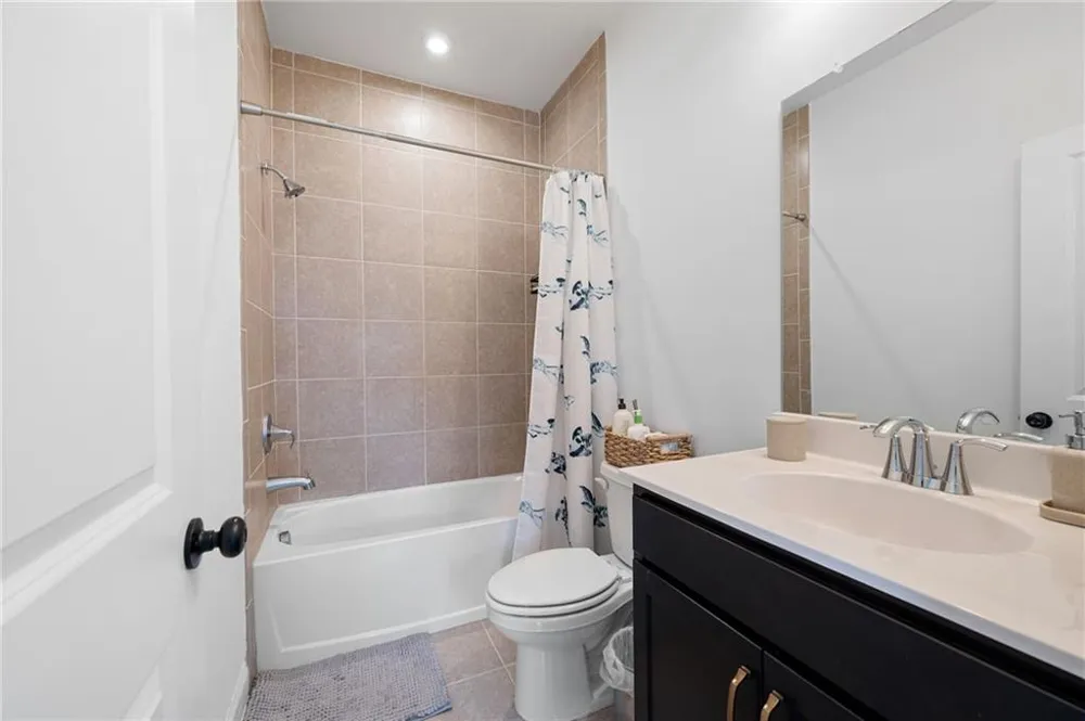 203 Holden Way Woodstock, GA 30189