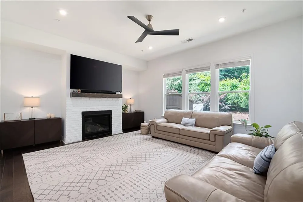203 Holden Way Woodstock, GA 30189