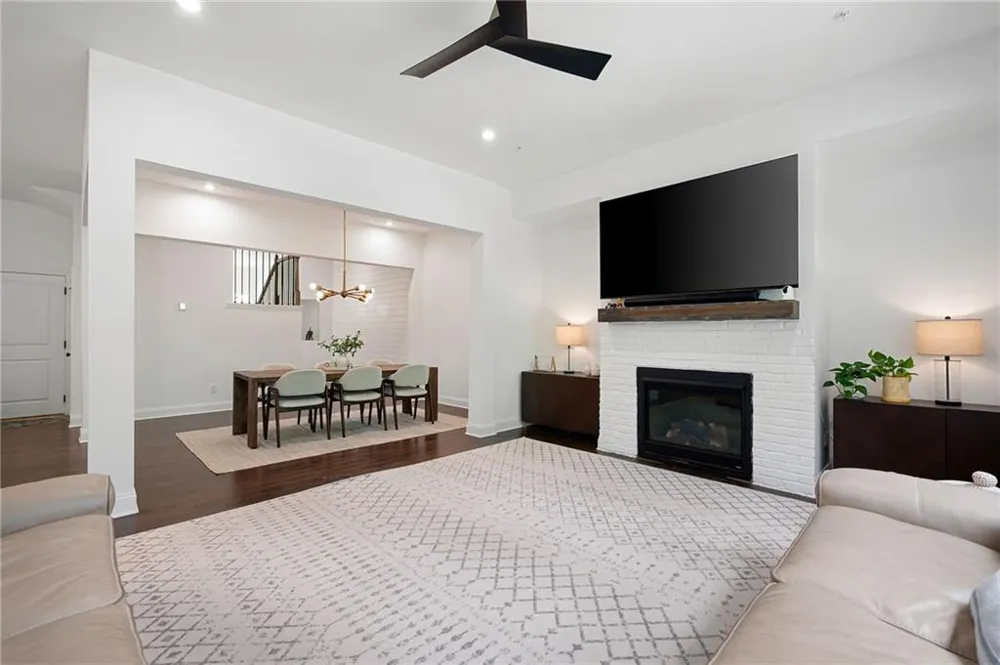 203 Holden Way Woodstock, GA 30189