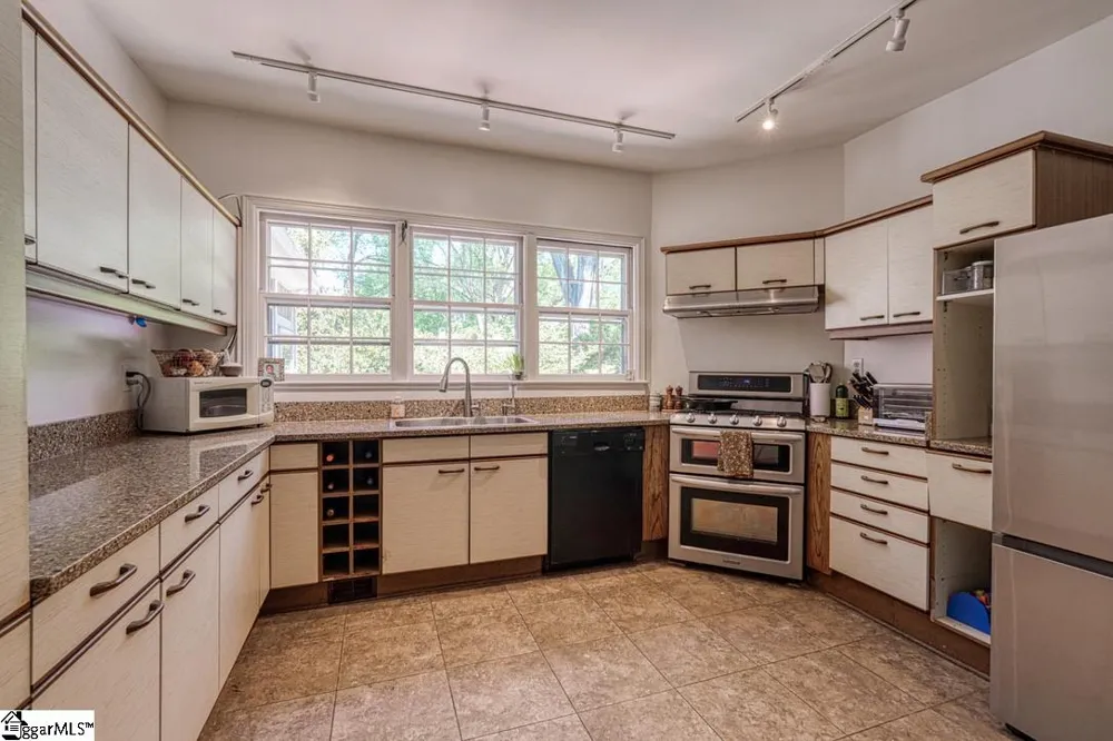 640 Crystal Drive Spartanburg, SC 29302