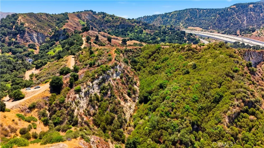 23500 Meaford Ave Newhall, CA 91321