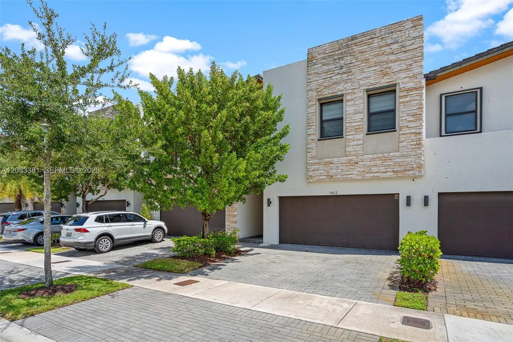 7923 NW 104th Ct Doral, FL 33178