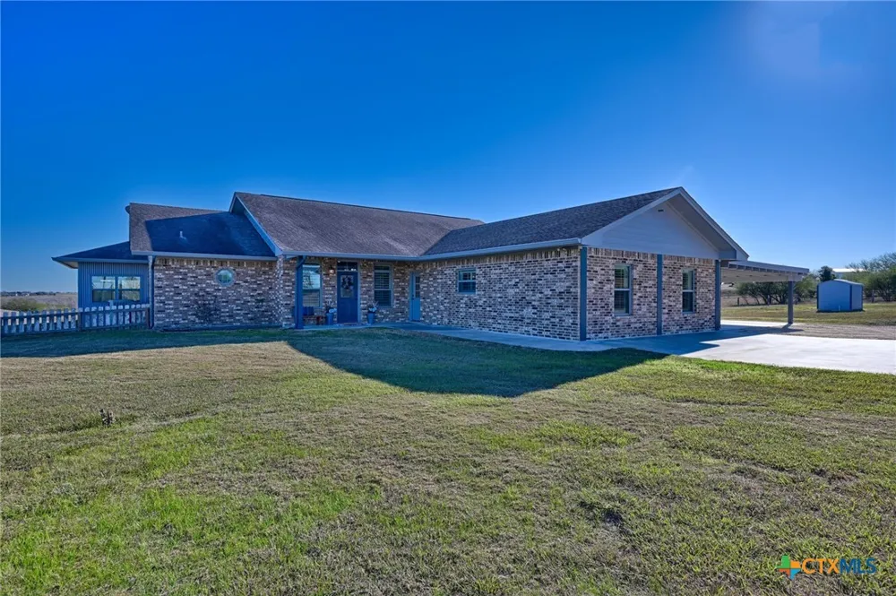 1733 County Road 376 Shiner, TX 77984