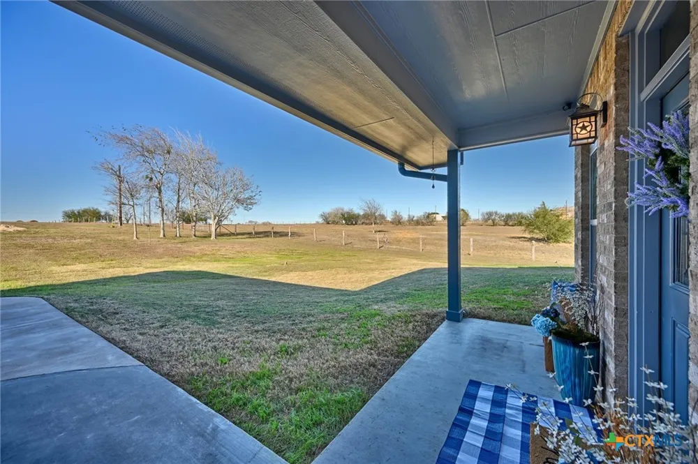 1733 County Road 376 Shiner, TX 77984