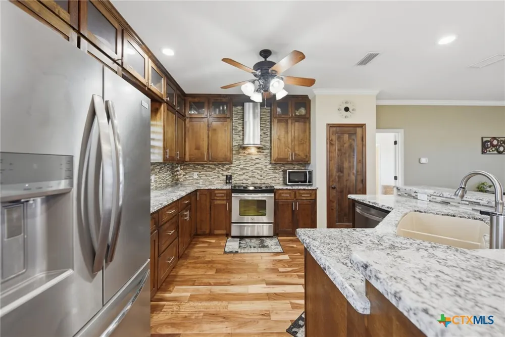 1733 County Road 376 Shiner, TX 77984