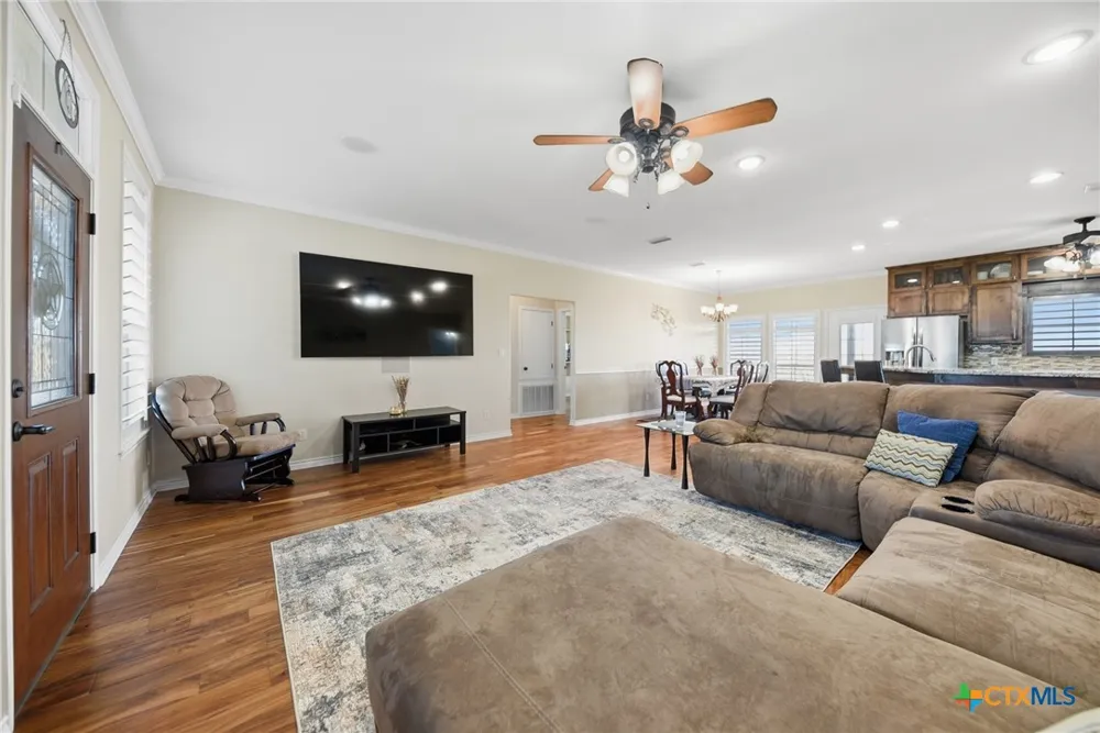 1733 County Road 376 Shiner, TX 77984