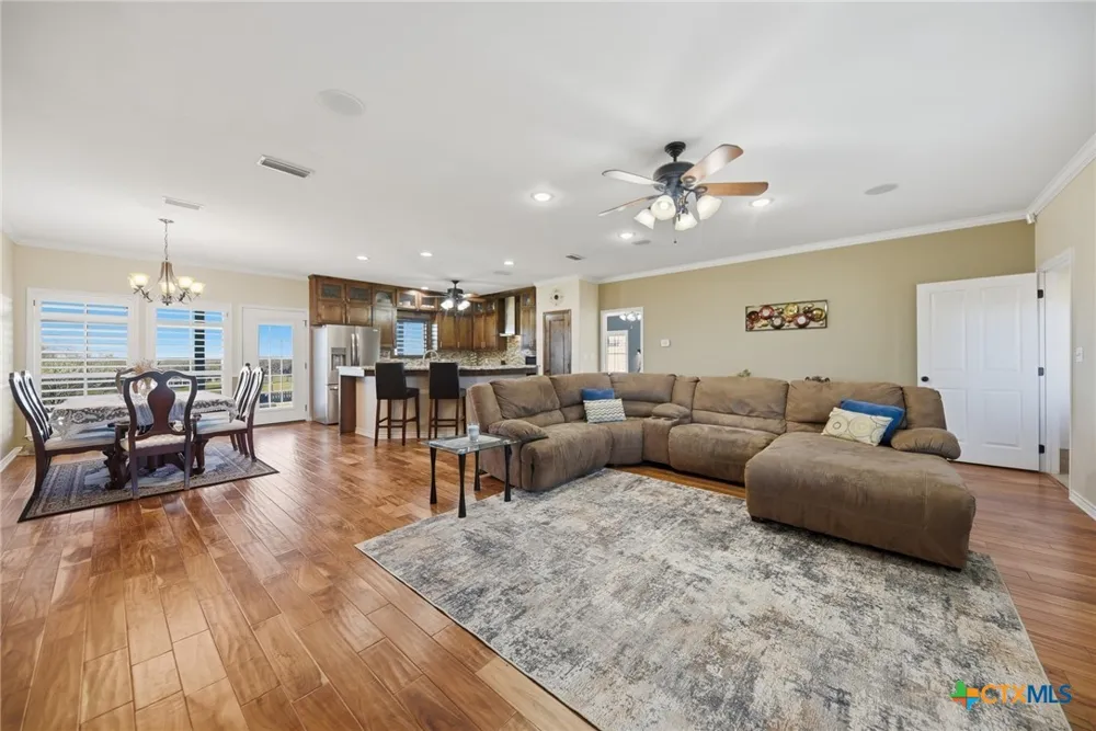 1733 County Road 376 Shiner, TX 77984
