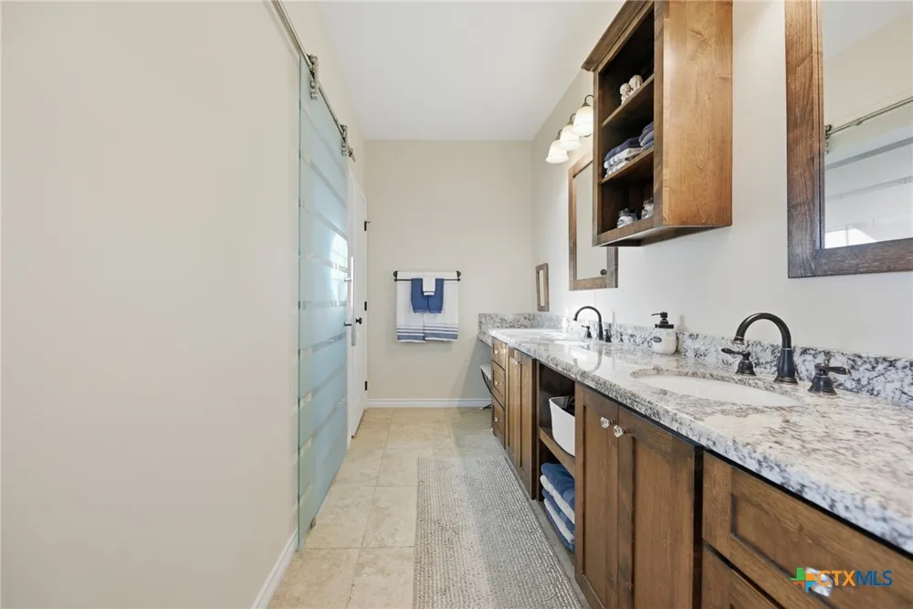 1733 County Road 376 Shiner, TX 77984