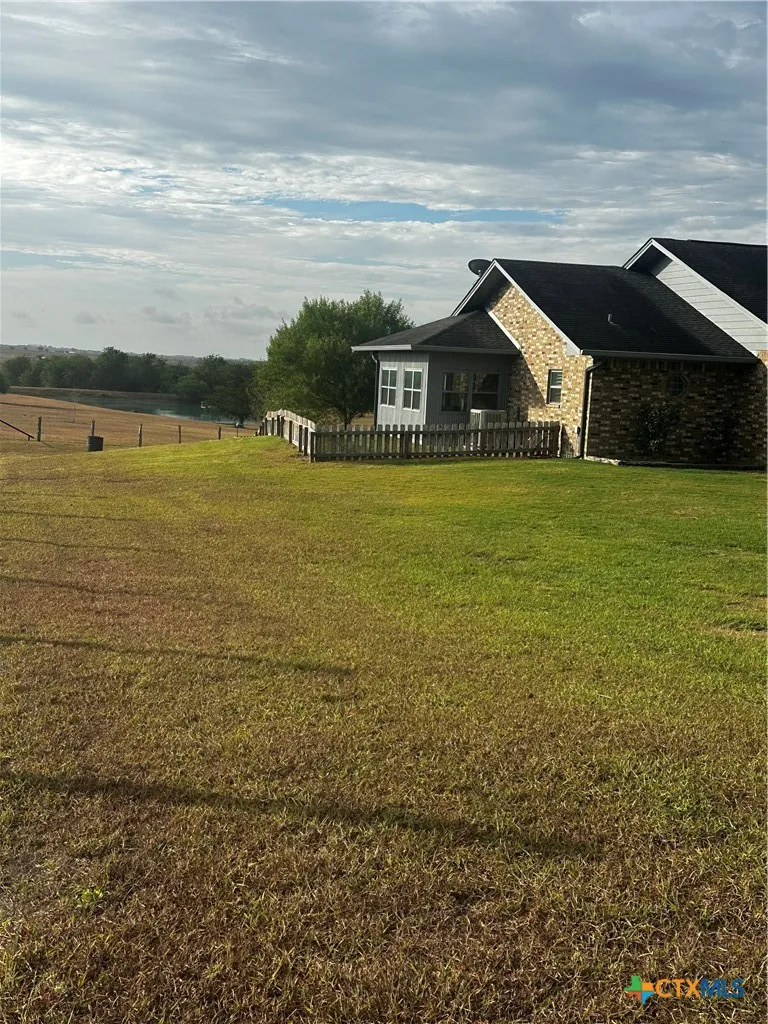 1733 County Road 376 Shiner, TX 77984