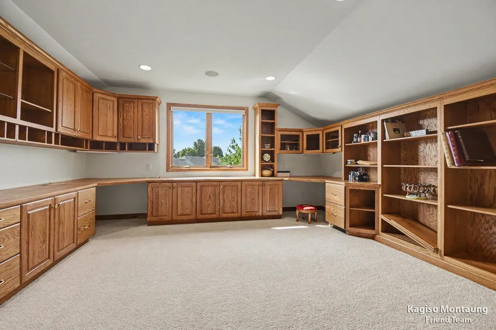 34 Regal Court Zeeland, MI 49464