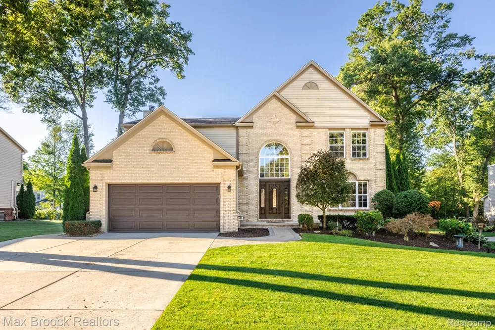 1950 Blue Stone Lane Commerce Charter Township, MI 48390