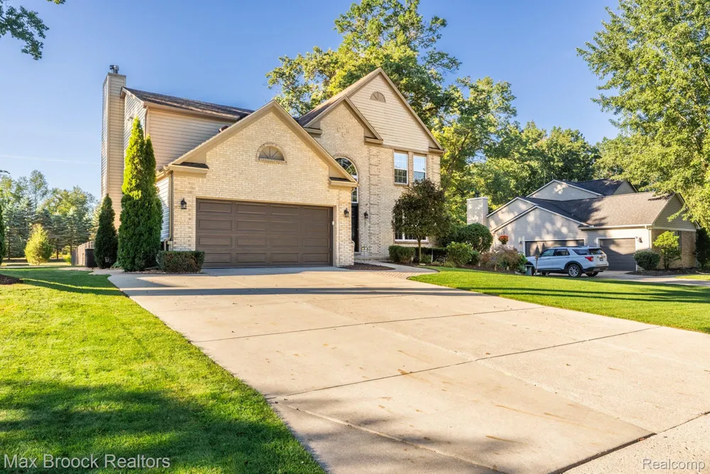 1950 Blue Stone Lane Commerce Charter Township, MI 48390