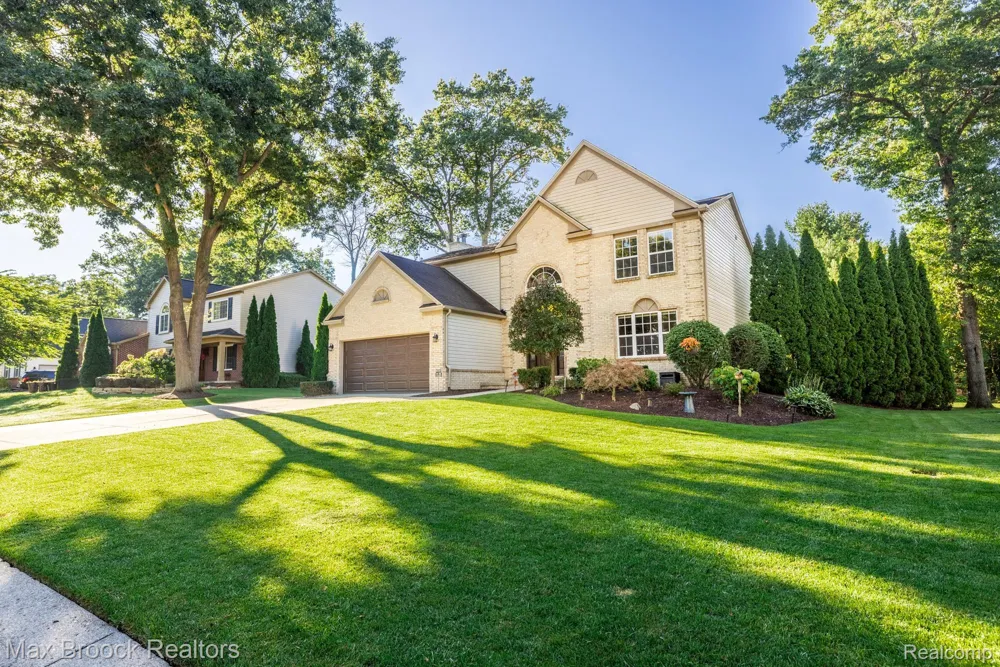 1950 Blue Stone Lane Commerce Charter Township, MI 48390