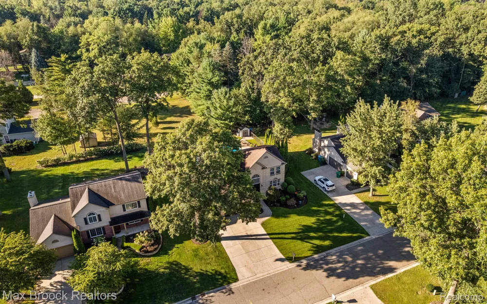 1950 Blue Stone Lane Commerce Charter Township, MI 48390