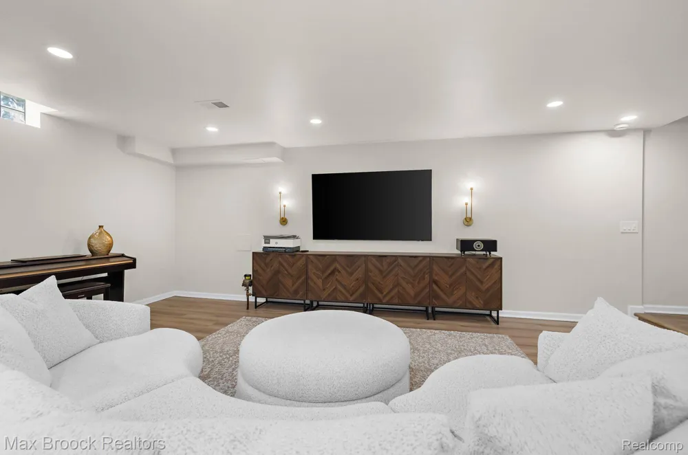 1950 Blue Stone Lane Commerce Charter Township, MI 48390