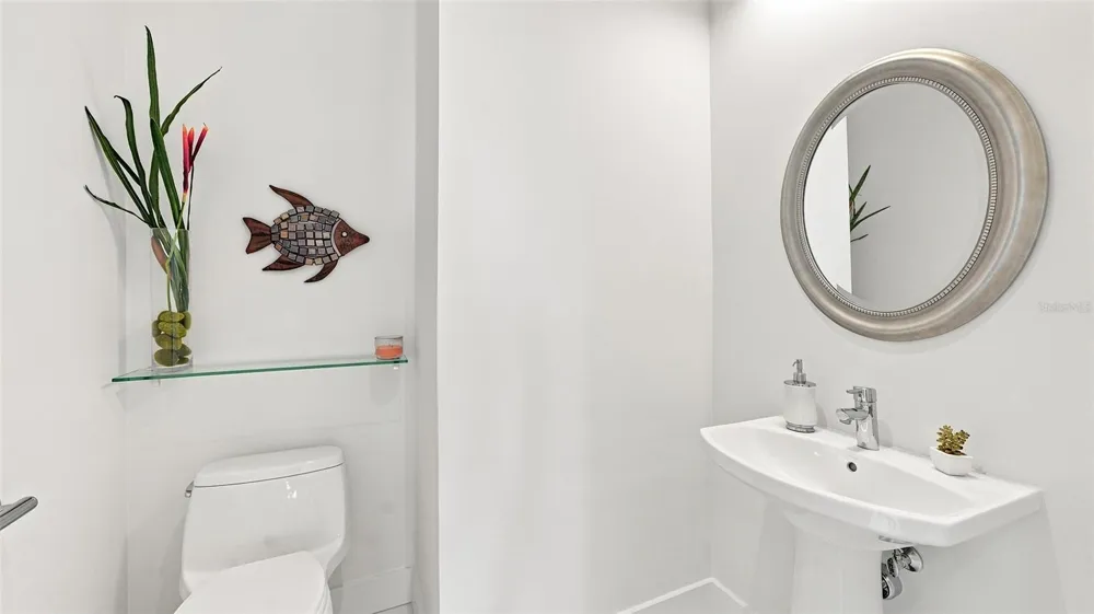 1155 GULFSTREAM AVENUE #308 Sarasota, FL 34236