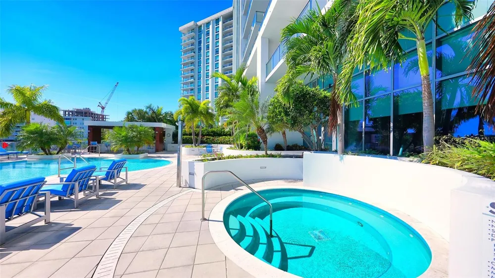 1155 GULFSTREAM AVENUE #308 Sarasota, FL 34236