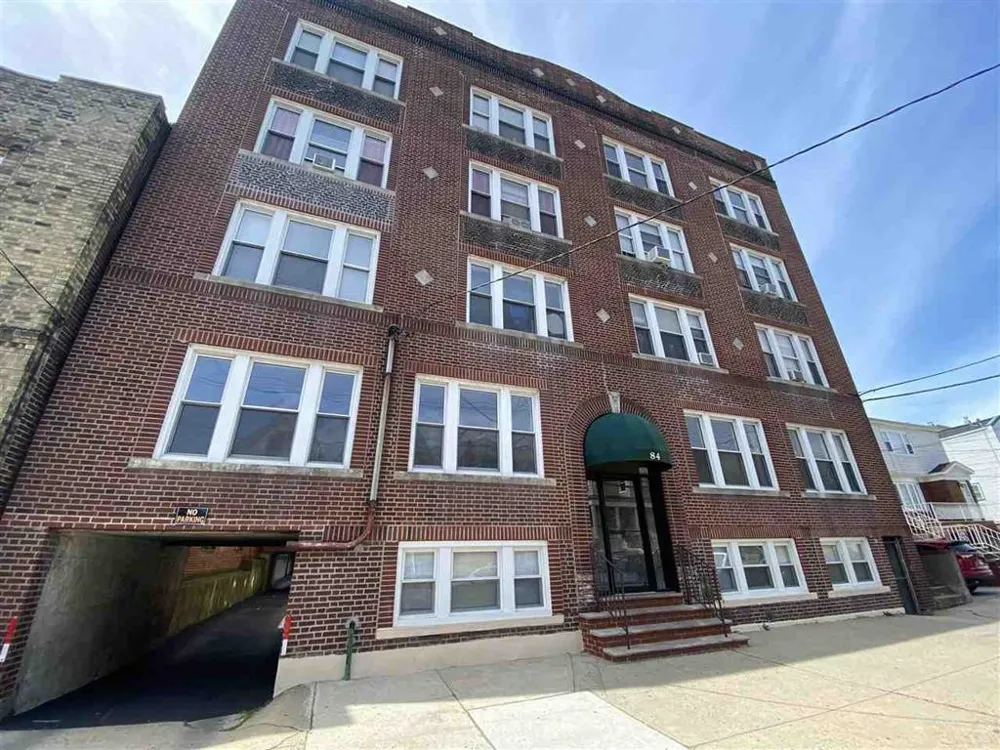 84 WEST 25TH ST Bayonne, NJ 07002