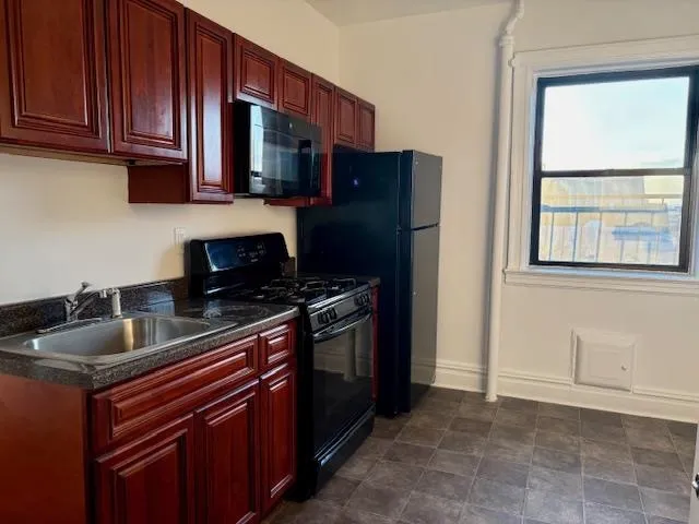 84 WEST 25TH ST Bayonne, NJ 07002