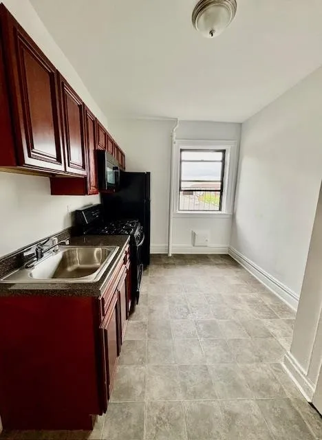 84 WEST 25TH ST Bayonne, NJ 07002