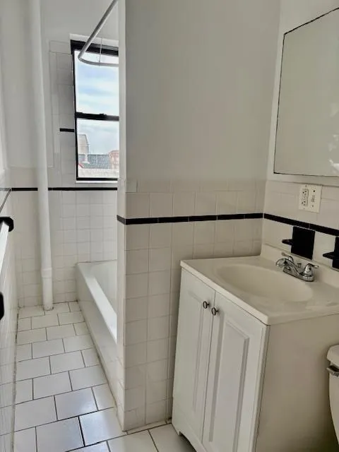 84 WEST 25TH ST Bayonne, NJ 07002
