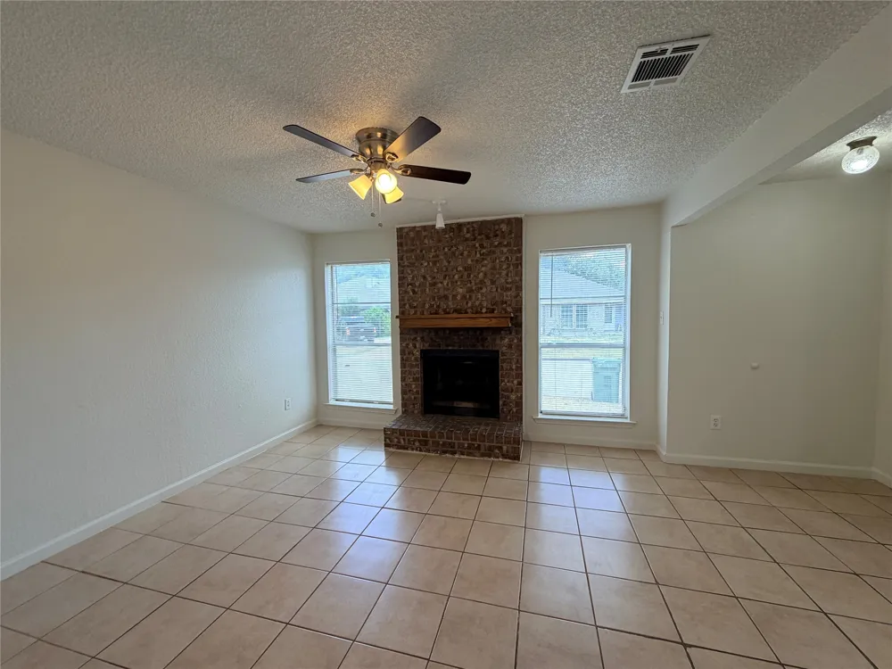 2410 Summer Place Drive Arlington, TX 76014