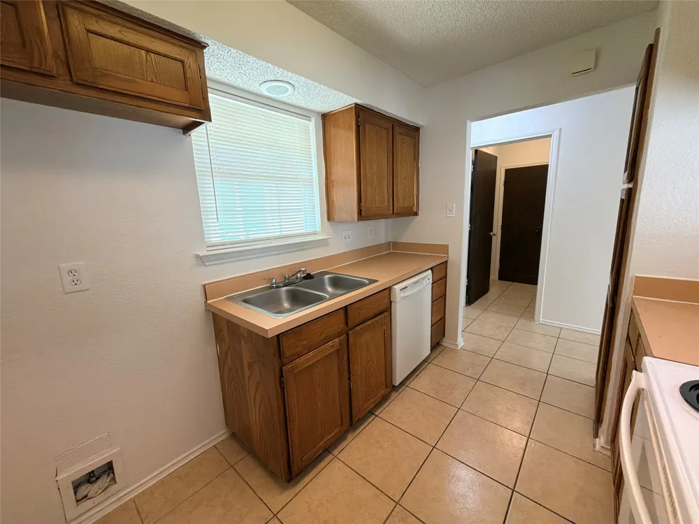 2410 Summer Place Drive Arlington, TX 76014