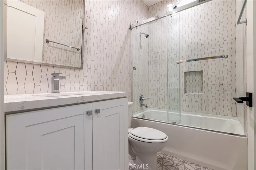 3011 Frances Avenue La Crescenta, CA 91214