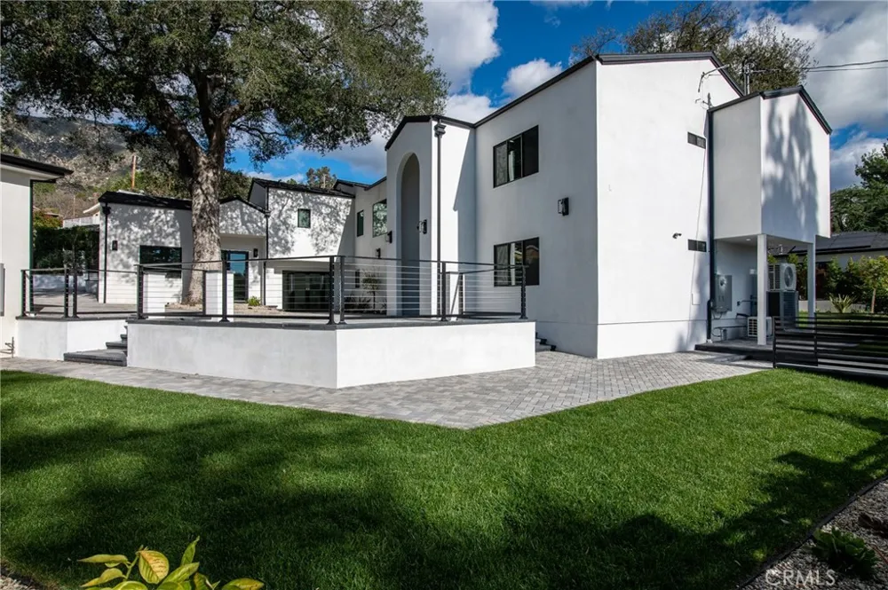3011 Frances Avenue La Crescenta, CA 91214