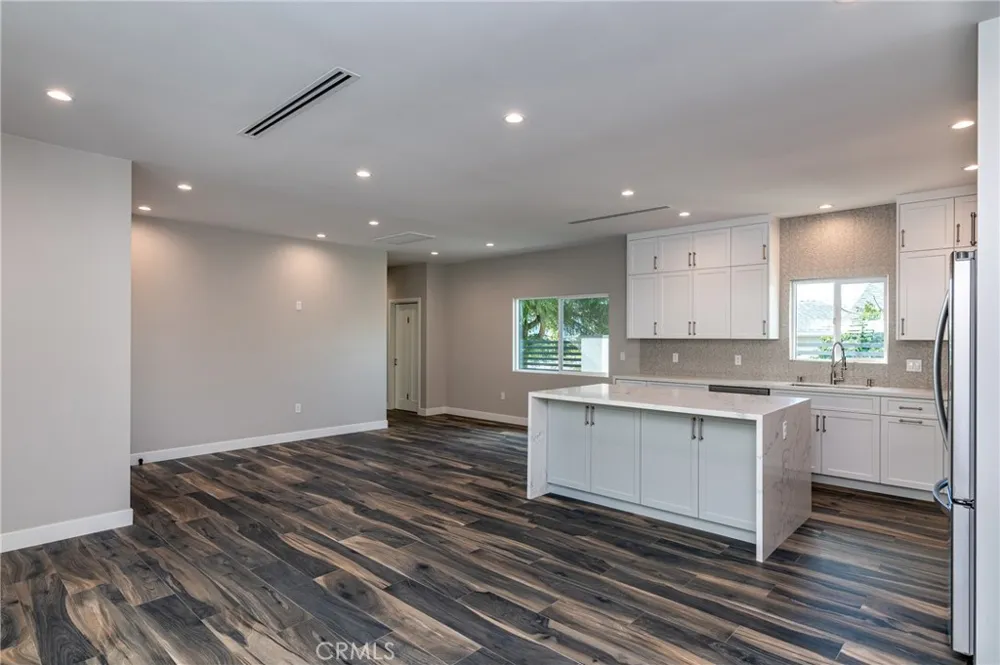 3011 Frances Avenue La Crescenta, CA 91214