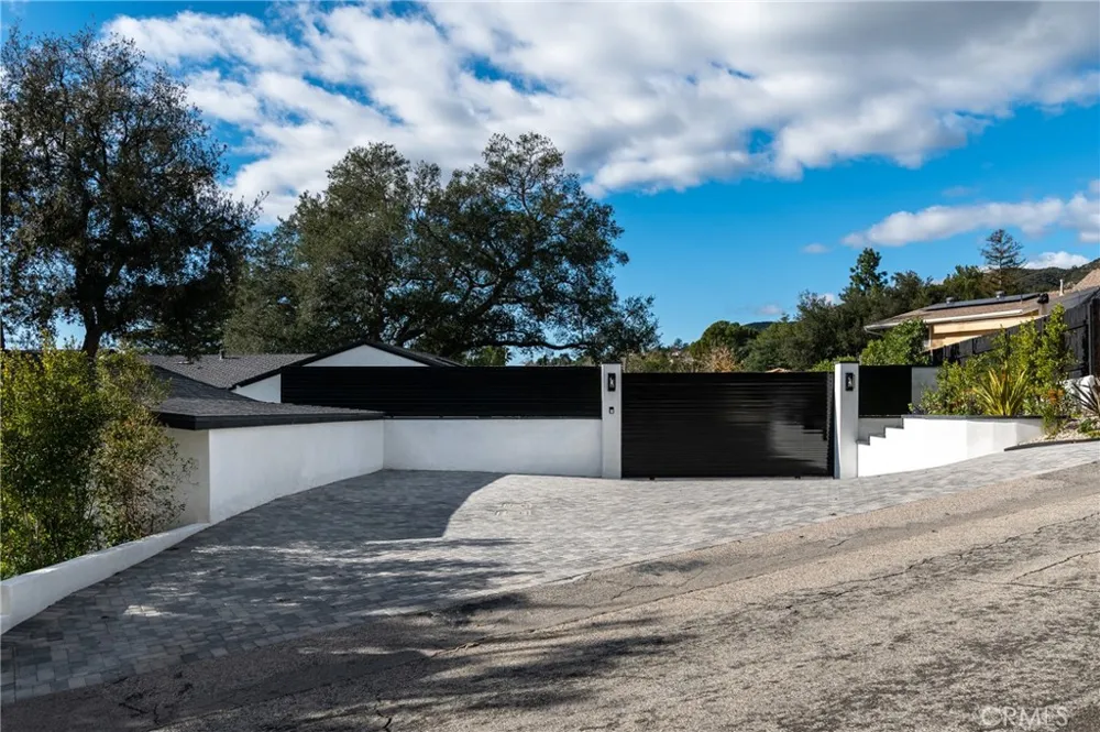 3011 Frances Avenue La Crescenta, CA 91214