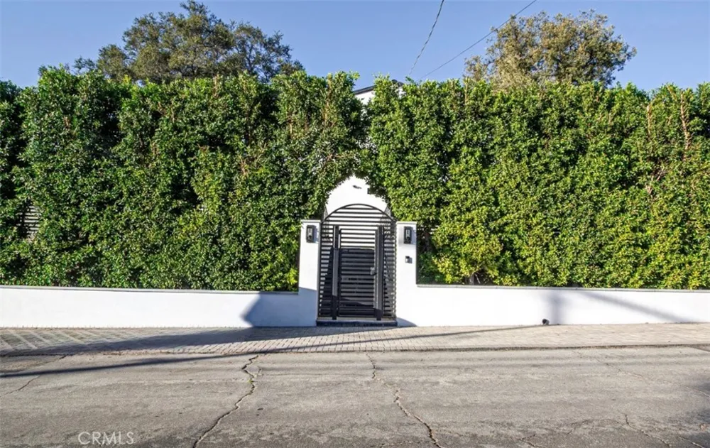 3011 Frances Avenue La Crescenta, CA 91214