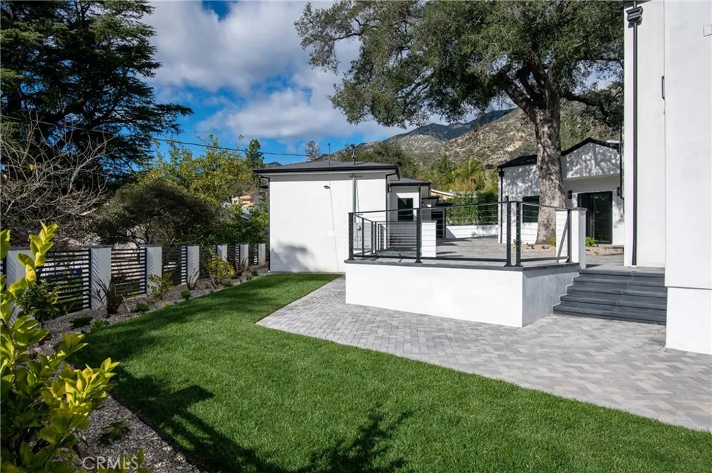 3011 Frances Avenue La Crescenta, CA 91214