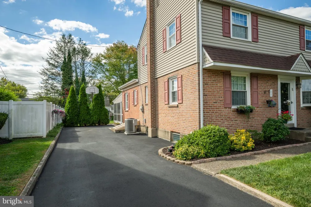 2944 KANES ROAD Willow Grove, PA 19090