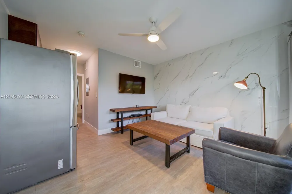 1568 Pennsylvania #325 Miami Beach, FL 33139