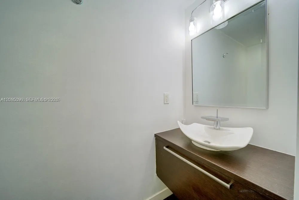 1568 Pennsylvania #325 Miami Beach, FL 33139