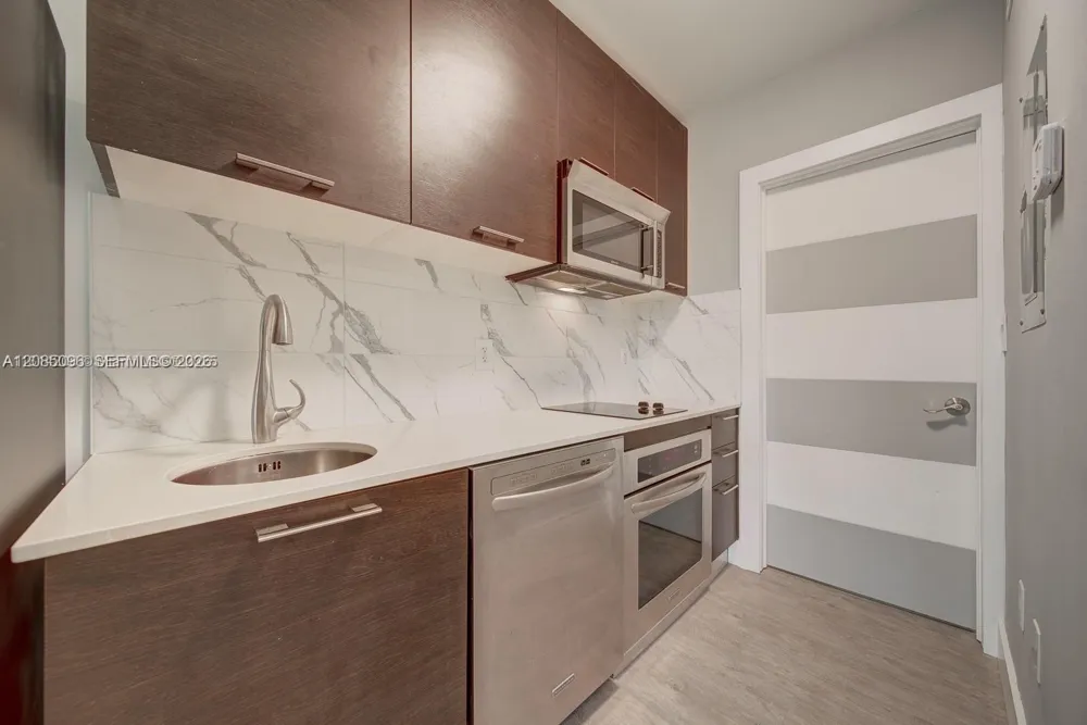 1568 Pennsylvania #325 Miami Beach, FL 33139