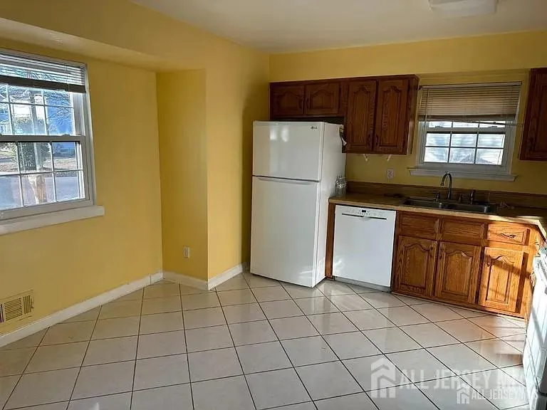 5 Hannah Drive South Brunswick, NJ 08810