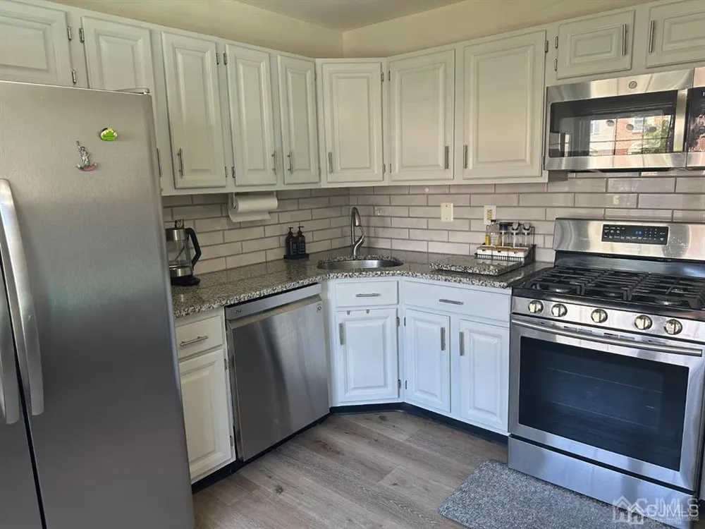 14 Albury Way North Brunswick, NJ 08902