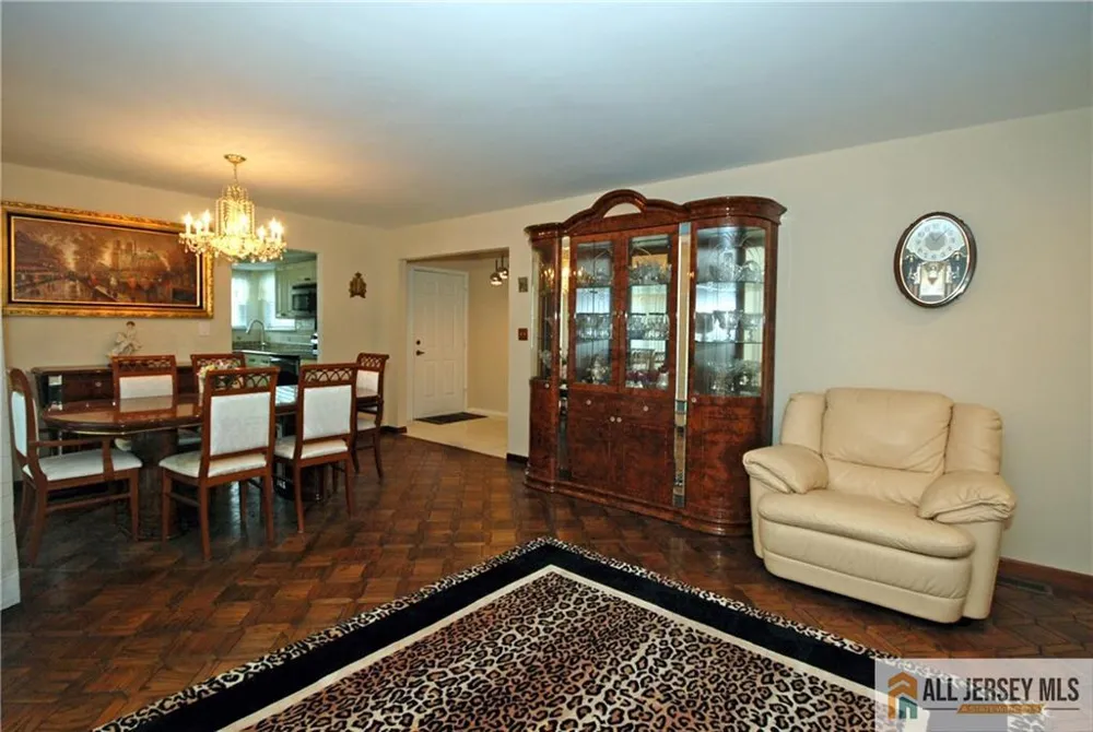 12 Dorchester Drive Monroe, NJ 08831